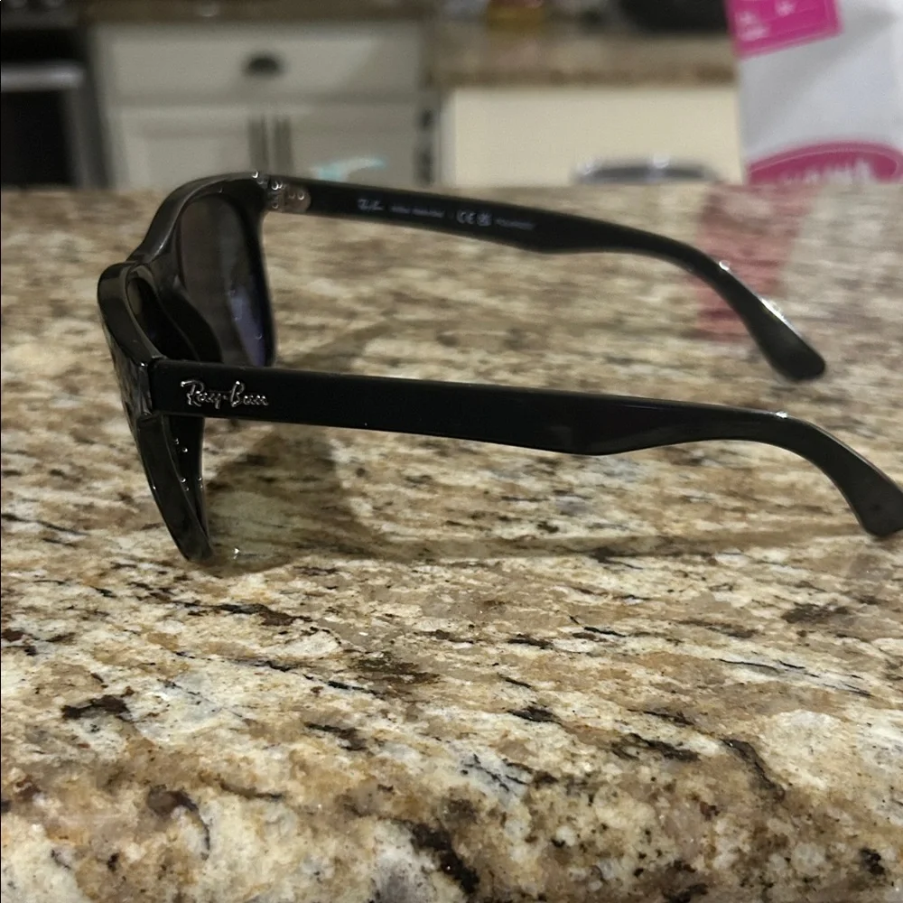 Ray-Ban Classic Black Sunglasses with Case - Picture 3 of 4